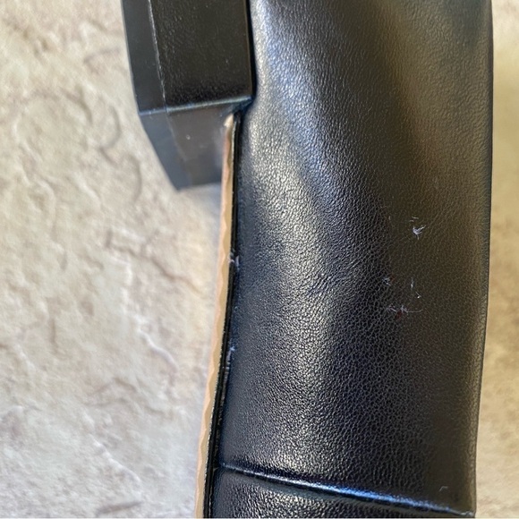 Tory Burch Black Leather Loafers‎ w/Gold Medallion Logo Women's Size 5 - Picture 10 of 10